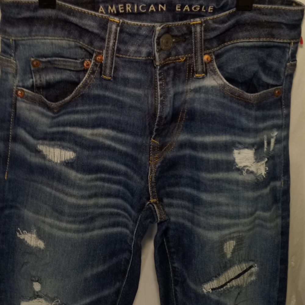 AMERICAN EAGLE DISTRESSED JEANS